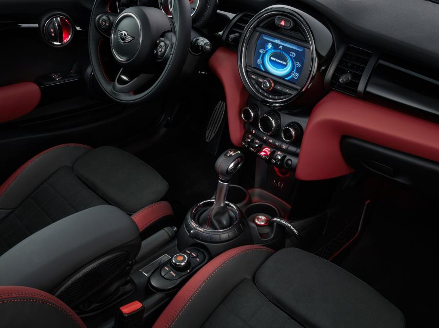 Интерьер Mini Cooper S 15 Anos en MX (F56) 2017 года  (фото 9 из 23)